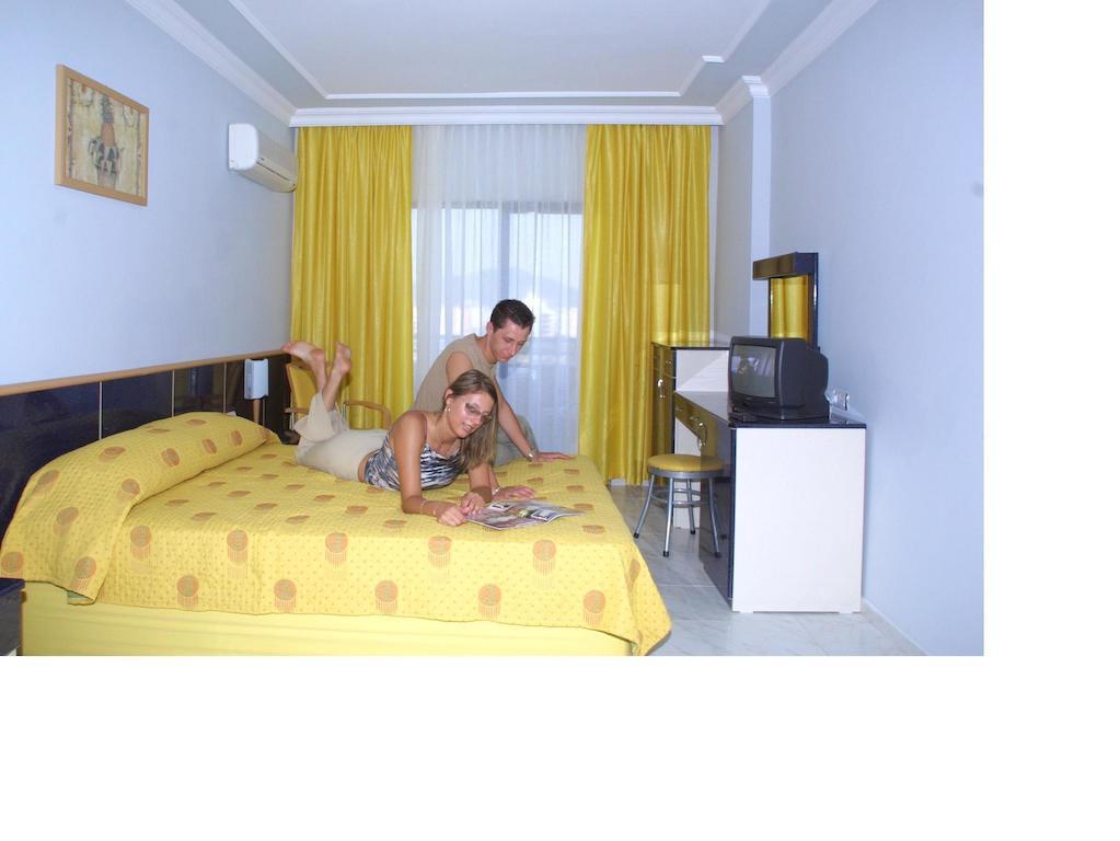 מהמוטלר Ares Hotel חדר תמונה