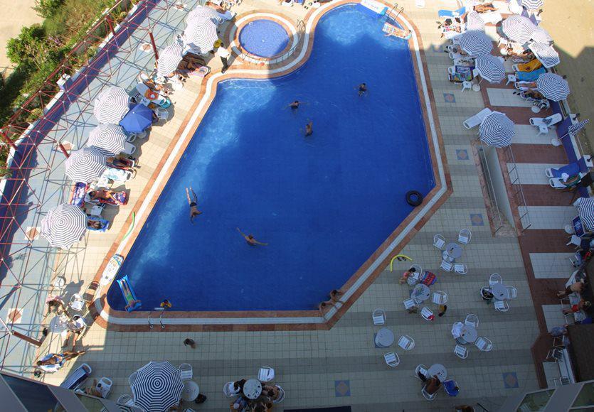 מהמוטלר Ares Hotel מראה חיצוני תמונה